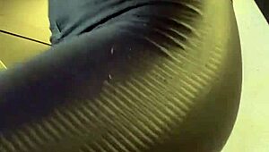 a fitness vagabond, rosa vermelha, gets her greluda licked in public outdoor action.