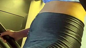 a fitness vagabond, rosa vermelha, gets her greluda licked in public outdoor action.