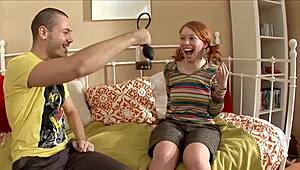 Como ela engole o pau tão fundo enquanto a buceta incha de tesão?