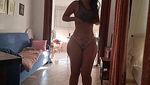 Blondi isoäijäpylly tekee personoidun videon