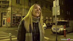 Германски скаут чуква 18-годишната дребна Amaris в сурово открито кастинг.