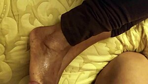 want to cum on these pretty toes?