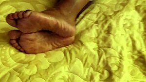 want to cum on these pretty toes?