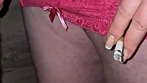 Am văzut o fată germană drăguță cu pizda virgină strânsă ejaculând tare pe pula mare