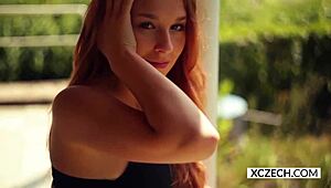 Awesome Eve masturbiert geil solo im tschechischen Video