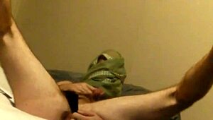 Cam recording of a person in leggings. Detailed view of the fabric and fit.