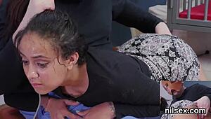 Τρελή νύμφη σύρεται σε άσυλο κωλοτρυπίδας για περίεργη θεραπεία