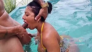 וואו! זיינו חזק בג'קוזי חיצוני ברזילאי - שקט, השכנים עלולים לראות את מריאנה מרטיקס!