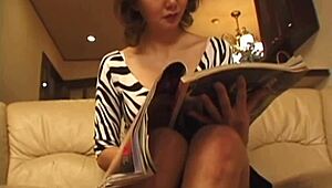 Βυσταρωμένη Ασιατίδα MILF λούζεται σε σπέρμα μετά από τρελό missionary. Τα μεγάλα της στήθη αναπηδούν σε κάθε σκληρό χτύπημα.