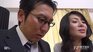 I can’t resist Rei Kitajima’s tempting curves in this creampie scene!