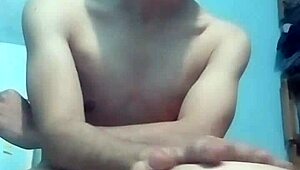 En webcam le toco las tetas y la pongo deperrito con latina milf