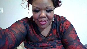 Por que essa bbw negra linda tá punhetando a buceta?