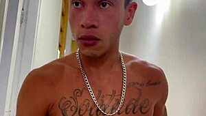 Γεια, δοκίμασες ποτέ να γαμήσεις τον σφιχτό κώλο της κακιάς γειτόνισσας όπως αυτό το κορίτσι 18+;