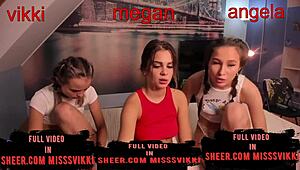 סוף סוף החברות שלי בגיל חוקי לכיף במקלחת בוובקאם