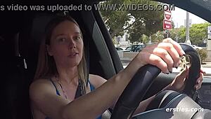 Αστέρι Ersties καβλώνει με δονητή στο αμάξι