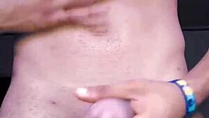 Wow! Watch This Nigerian Guy’s Huge Dick Wank and Hump!