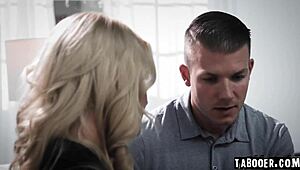 Nevlastní syn Codey Steele dominuje nevlastní mámě Lisey Sweet v pozdního otcova BDSM dungeonu pro tabu hru.