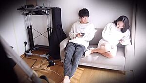 चुपके से उस पर कामोत्तेजक क्रीम लगाई, बहुत गीली हो गई?