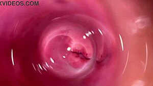 カメラが私のクリーミーな18歳マンコの奥まで入って濡れまくりなの見たことある？