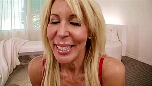 Ерика Лорън, тази куга милф, дава огромен POV блоуджоб и гълта сперма 😏💦