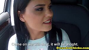 Заседнала руска аматьорка я чукат в дупето в суров POV стил навън. Татуирана мацка свършва яко от интензивен анален секс!