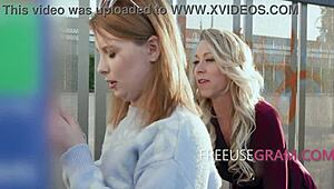 Un trajet en bus gratuit tourne à la folie avec une ado et une MILF en plan à plusieurs