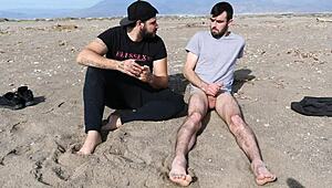 Στρέιτ τύπος δοκιμάζει πούτσα στην παραλία με Μάτζικ Τζάβι