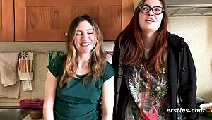 Eh, liat Felicia & Lina Ukraine yang imut gesek badan cukur mereka enak banget, mau ikut?