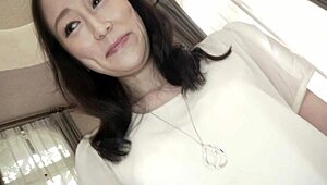 Michiri Mitake első alkalommal háziasszonyként - Olyan dögös! 🔥