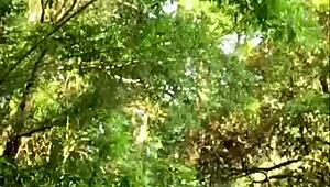 Эй, иди со мной, мне надо быстро пописать в туалете