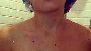 banho gostoso, quer ver o sexo depois? vai pro red 😏