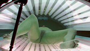 โซลาเรียม วอยเยอร์ ถ่ายได้: แค่จะสอดควยเข้าไปในก้นสวยที่โกนแล้วในที่สาธารณะ!