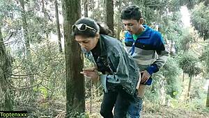 Секс на свидании в лесу с молодым парнем превратился в быстрый трах раком