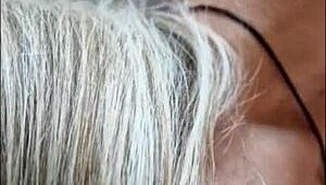 horúca manželka s manželom pozýva cudzinca z hotelovej lobby, ale dokáže ju uspokojiť?