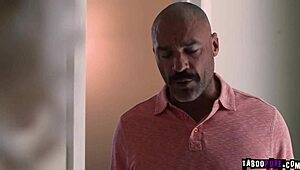 Pastorka Khloe Kingsley trdo jebana od očima Charlesa Dere