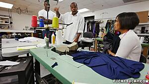 这个大黑鸡巴怎么塞进她紧致的亚洲屁股？