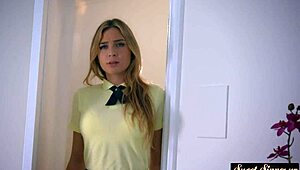 Velika ritka mačeha se je sklonila in pofukana od zadaj v elegantni zgodbi.