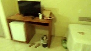 o misterioso comedor x invade o quarto e encontra uma surpresa deliciosa escondida dentro do arm�rio