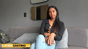 Tahle těsná latinská vysokoškolačka čelí drsnému prvnímu amatérskému castingu na syrovou sexuální pásku