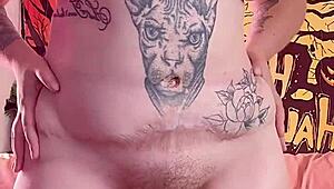 性感裸舞涂满润滑油，每一个动作都诱惑十足