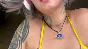 bodybuilder gets horny with big ass and natural tits at gym