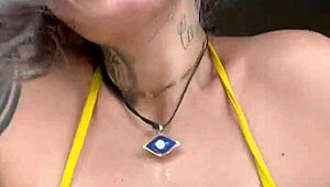 bodybuilder gets horny with big ass and natural tits at gym