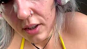 bodybuilder gets horny with big ass and natural tits at gym