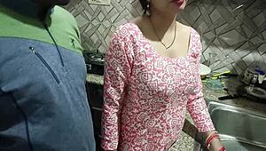 Esposa indiana pega traindo com outro cara no escândalo da cozinha