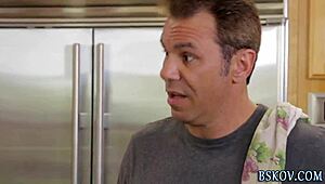 I watch the pornstar eatz the teen's pussy, fingering and all