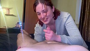 Sletterig meisje gaat los met anaal en ass-to-mouth pijpbeurt in POV