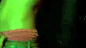 Сурово бондаж ебане дава екстремни оргазми на свежата 18+ пища