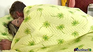 יו, בת חורגת ואבא חורג לא שמים זין על אמא חורגת שצופה בנו עוד! 😜