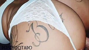 ebony gorda com a bunda enorme fode com magrelo do pau grande em um encontro interracial