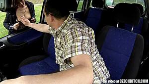 Чешка милфка проститутка я чукат яко в кола пред камера